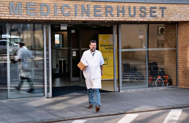 Leading consultant Henrik Nielsen has here received the drug Remdesivir against Covid 19 in a cool box at Aalborg University Hospital. patients in Denmark including one at Aalborg University Hospital, Aalborg Jutland Denmark,  Copyright: HenningxBagger HenningxBaggerx COP113 spdk20200327-155951-L