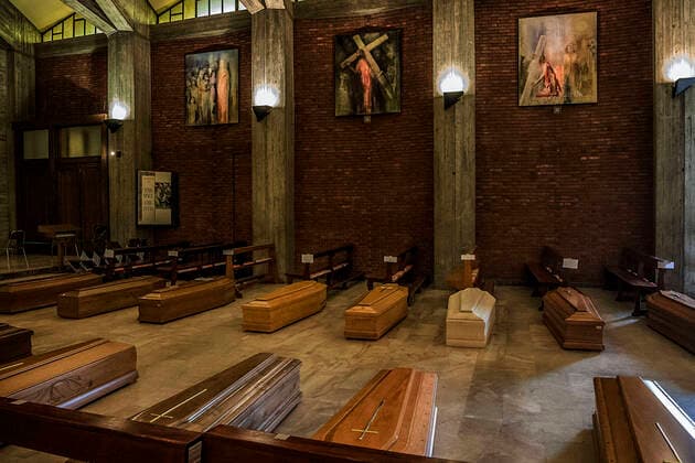 Seriate. The church of Seriate welcomes the coffin of the victims of COVID19 coronavirus coffins awaiting transport (Carlo Cozzoli Fotogramma, Seriate - 2020-03-27) p.s. la foto e utilizzabile nel rispetto del contesto in cui e stata scattata, e senza intento diffamatorio del decoro delle persone rappresentate  Copyright: xCarloxCozzolix xFOTOGRAMMAx