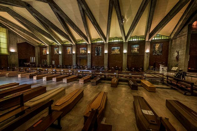 Seriate. The church of Seriate welcomes the coffin of the victims of COVID19 coronavirus coffins awaiting transport (Carlo Cozzoli Fotogramma, Seriate - 2020-03-27) p.s. la foto e utilizzabile nel rispetto del contesto in cui e stata scattata, e senza intento diffamatorio del decoro delle persone rappresentate  Copyright: xCarloxCozzolix xFOTOGRAMMAx