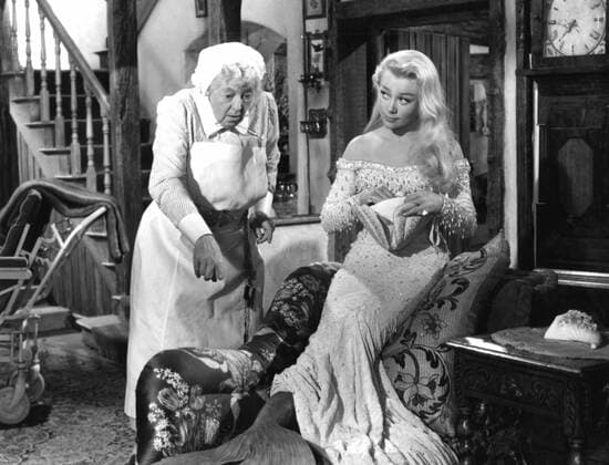 MAD ABOUT MEN, Margaret Rutherford, Glynis Johns, 1954 Courtesy Everett Collection !ACHTUNG AUFNAHMEDATUM GESCHÃ„TZT! PUBLICATIONXNOTxINxCANxCHNxFRAxITAxJPNxNORxPOLxRUSxESPxUKxUSA Copyright: xCourtesyxEverettxCollectionx MBDMAAB EC011