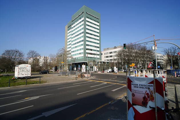 27 03 2020,Berlin,Germany,GER,the city in times of the corona pandemic, Investitionsbank Berlin IBB Headquarters Bundesallee in the district of Wilmersdorf