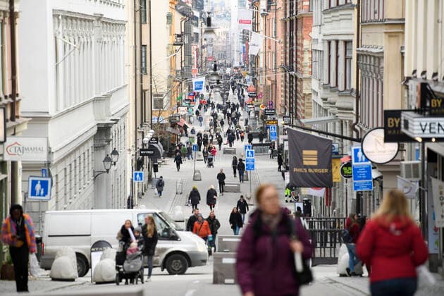 STOCKHOLM 20200327 Everyday life on Drottninggatan in Stockholm one Friday during the corona epedemic STOCKHOLM SWEDEN x10060x,  Copyright: xHenrikxMontgomery TTx EVERYDAY LIFE SWEDEN