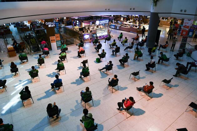 March 27, 2020, Bangkok, Thailand: People practice social distancing as they sit on chairs spread apart in a waiting area for take-away food orders at a shopping mall in hopes of preventing the spread of the coronavirus in Bangkok. Bangkok Thailand - ZUMAs197 20200327_zaa_s197_017 Copyright: xAmpholxThongmueangluangx
