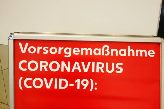 Corona Crisis Virus Viruses Corona Pandemic Corona Restrictions Fear of the Corona Virus Protection against the Corona Virus Covid 19 Corona Warning 27 03 2020, Berlin, Germany, GER Warning Sign Warning Sign Corona Precaution CORONAVIRUS COVID 19