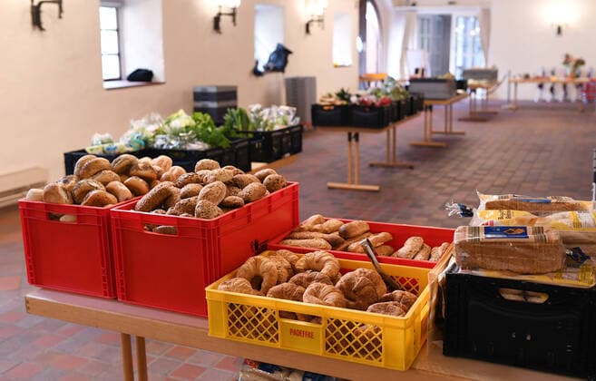 Rottenburg 27 03 2020 Start of emergency operation of the Rottenburger Tafel in the Zehntscheuer, bakery products ULMER