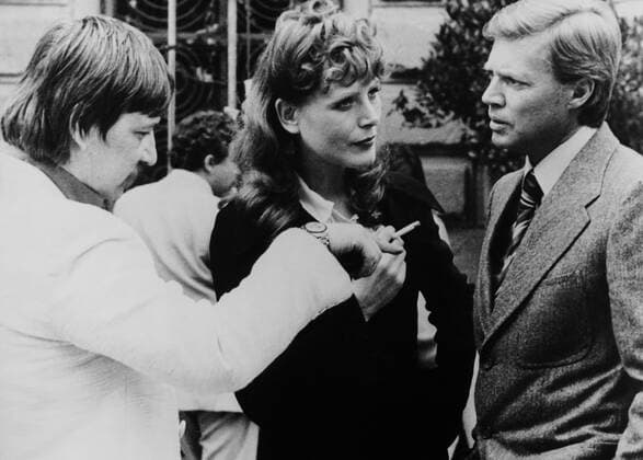 MARTHA, from left: director Rainer Werner Fassbinder, Margit Carstensen, Karlheinz Bohm, on set, 1974 !ACHTUNG AUFNAHMEDATUM GESCHÃ„TZT! PUBLICATIONXNOTxINxCANxCHNxFRAxITAxJPNxNORxPOLxRUSxESPxUKxUSA Copyright: xCourtesyxEverettxCollectionx MBDMART EC029
