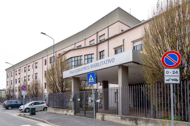 Milan, Coronavirus Covid emergency 19, residences for the elderly in via San Faustino 27 and 21 where there would be 14 confirmed deaths for Covid and several dozen infected in isolation in individual rooms (Massimo Alberico Fotogramma, Milan - 2020-03-27) p.s. la foto e utilizzabile nel rispetto del contesto in cui e stata scattata, e senza intento diffamatorio del decoro delle persone rappresentate  Copyright: xMassimoxAlbericox xFOTOGRAMMAx
