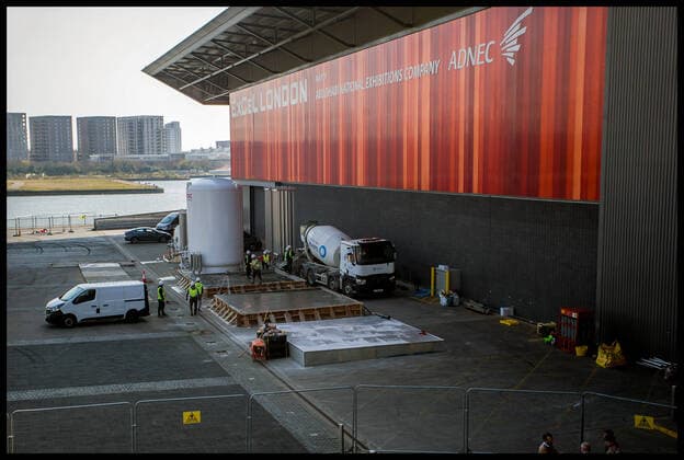 News Bilder des Tages . 27 03 2020. London, United Kingdom. ExCel NHS Nightingale. Preparations at the ExCel centre in London s Docklands for conversion into 4000 bed temporary NHS Nightingale Hospital.  xMartynxWheatleyx xi-Imagesx IIM-20962-0003