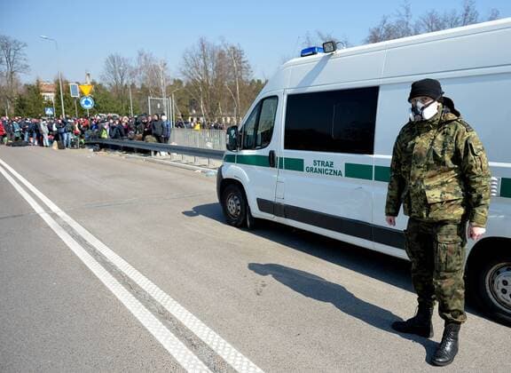 Large crowd of Ukrainian citizens is waiting to cross the border and return home at the Polish-Ukrainian crossing border in Korczowa Large crowd of Ukrainian citizens is waiting to cross the border and return home at the Polish-Ukrainian crossing border on March 27, 2020 in Korczowa, Poland EN_01422104_0004 