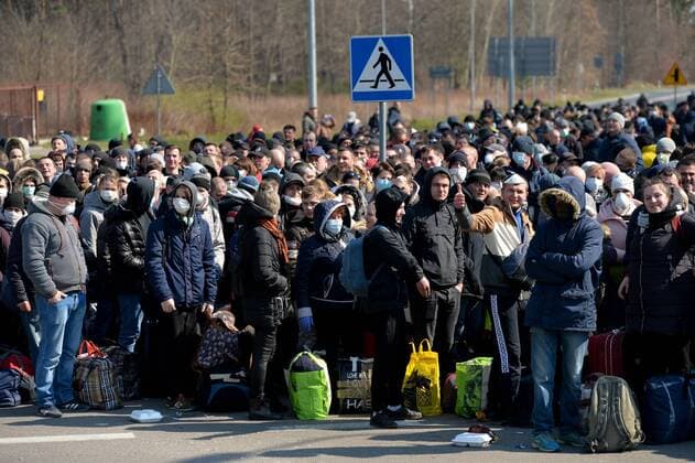 Large crowd of Ukrainian citizens is waiting to cross the border and return home at the Polish-Ukrainian crossing border in Korczowa Large crowd of Ukrainian citizens is waiting to cross the border and return home at the Polish-Ukrainian crossing border on March 27, 2020 in Korczowa, Poland EN_01422104_0010 