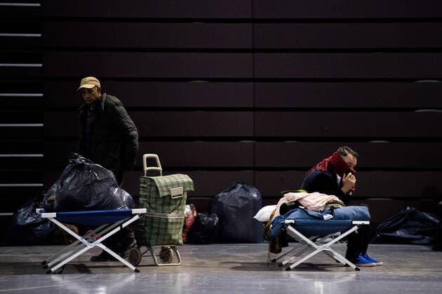 March 27, 2020, Granada, Spain: Two homeless people seen inside the Sports Palace during the state of emergency..The homeless people of Granada have been transferred to the Sports Palace pavilion during the state of emergency decreed by the Spanish Government. In Spain there are more than 64,000 infected and almost 5,000 deaths by COVID-19. Granada Spain - ZUMAs197 20200327_zaa_s197_063 Copyright: xCarlosxGilx