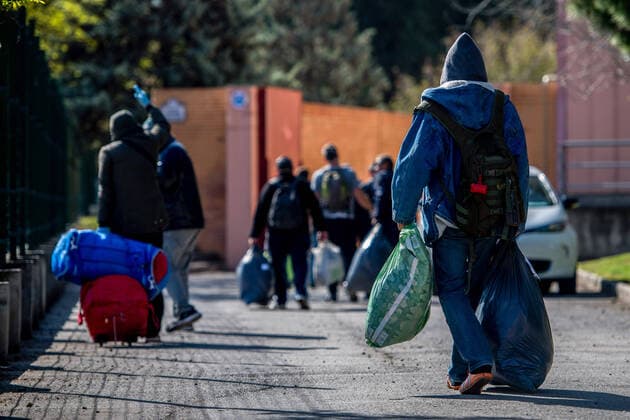 March 27, 2020, Granada, Spain: Homeless people entering the Granada Sports Palace during the state of emergency..The homeless people of Granada have been transferred to the Sports Palace pavilion during the state of emergency decreed by the Spanish Government. In Spain there are more than 64,000 infected and almost 5,000 deaths by COVID-19. Granada Spain - ZUMAs197 20200327_zaa_s197_068 Copyright: xCarlosxGilx