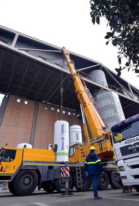 Milan, Coronavirus problem, Fiera Portello, installation of oxygen silos for the hospital outside the Fiera (Maurizio Maule Fotogramma, Milan - 2020-03-27) p.s. la foto e utilizzabile nel rispetto del contesto in cui e stata scattata, e senza intento diffamatorio del decoro delle persone rappresentate  Copyright: xMaurizioxMaulex xFOTOGRAMMAx