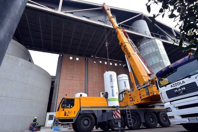 Milan, Coronavirus problem, Fiera Portello, installation of oxygen silos for the hospital outside the Fiera (Maurizio Maule Fotogramma, Milan - 2020-03-27) p.s. la foto e utilizzabile nel rispetto del contesto in cui e stata scattata, e senza intento diffamatorio del decoro delle persone rappresentate  Copyright: xMaurizioxMaulex xFOTOGRAMMAx