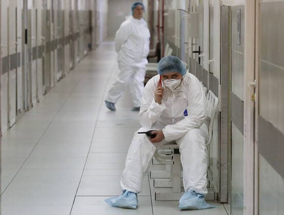 MOSCOW, RUSSIA - MARCH 27, 2020: Healthcare workers at Moscow s Filatov City Clinical Hospital No 15 starting to admit patients suspected of the COVID-19 infection. Stanislav Krasilnikov TASS  TS0D39F4