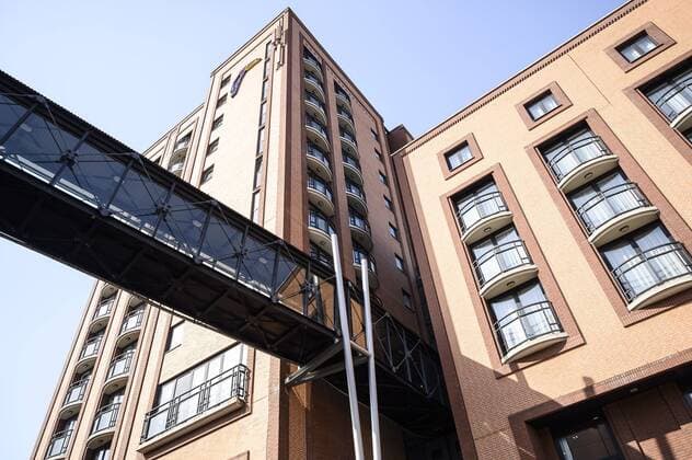 2020-03-27 13:53:12 Nederland, Roermond, 27 maart 2020 - In de strijd tegen corona is er ook in Roermond een zorghotel geopend bij het Van der Valk concern. ANP-Hollandse Hoogte John Peters  Copyright: xx x409073168x
