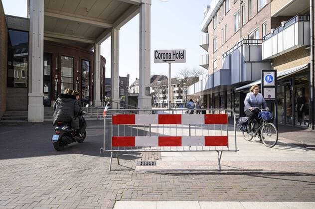 2020-03-27 14:01:43 Nederland, Roermond, 27 maart 2020 - In de strijd tegen corona is er ook in Roermond een zorghotel geopend bij het Van der Valk concern. ANP-Hollandse Hoogte John Peters  Copyright: xx x409073249x