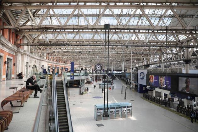 A train station in downtown London is near empty after Prime Minister Boris Johnson imposed a national lockdown from the rapidly spreading Coronavirus Pandemic, in London on Friday, March 27, 2020. Prime Minister Boris Johnson announced today that he is self-isolating after testing positive for the coronavirus.  LON2020032705 HUGOxPHILPOTT