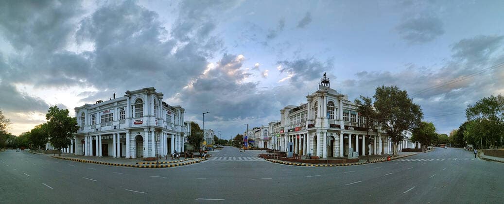 NEW DELHI, INDIA - MARCH 27: A deserted view of Connaught Place on a cloudy overcast day, on day 3 of the three week nationwide lockdown to check the spread of Coronavirus COVID-19 , on March 27, 2020 in New Delhi, India. (Photo by Ajay Aggarwal Hindustan Times) India Goes Into 21 Day Lockdown Due To Coronavirus COVID-19