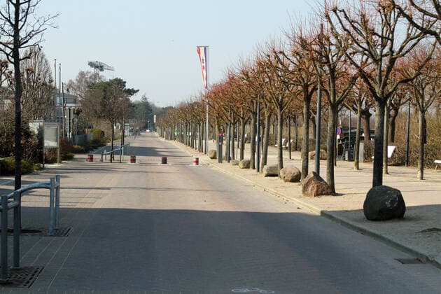 The beach and the beach promenade in Ahlbeck on Usedom almost people empty by the coronavirus Friday 27 03 2020