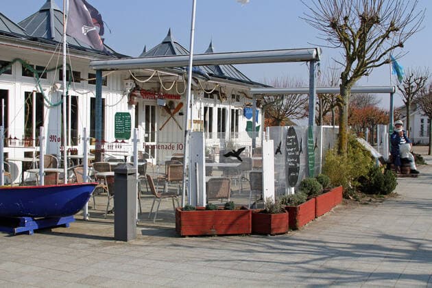 The beach and the beach promenade in Ahlbeck on Usedom almost people empty by the coronavirus Friday 27 03 2020