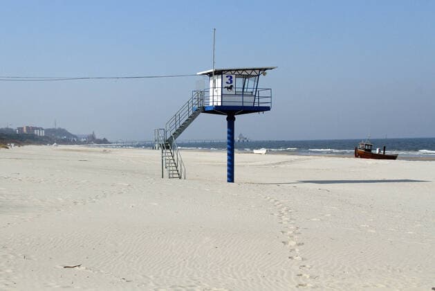 The beach and the beach promenade in Ahlbeck on Usedom almost people empty by the coronavirus Friday 27 03 2020