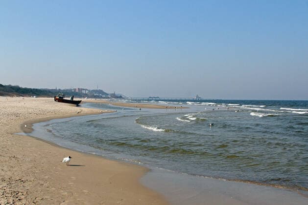 The beach and the beach promenade in Ahlbeck on Usedom almost people empty by the coronavirus Friday 27 03 2020