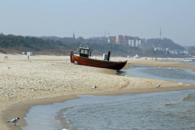 The beach and the beach promenade in Ahlbeck on Usedom almost people empty by the coronavirus Friday 27 03 2020