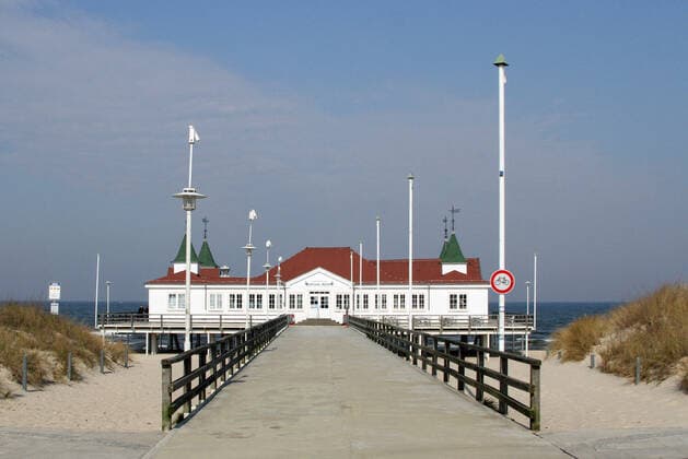 Seabridge Ahlbeck The beach and the promenade in Ahlbeck on Usedom almost people empty by the coronavirus Friday 27 03 2020
