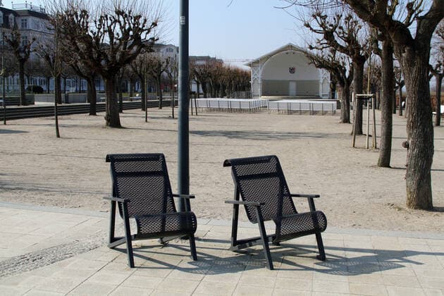 The beach and the beach promenade in Ahlbeck on Usedom almost people empty by the coronavirus Friday 27 03 2020