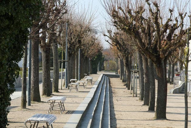 The beach and the beach promenade in Ahlbeck on Usedom almost people empty by the coronavirus Friday 27 03 2020
