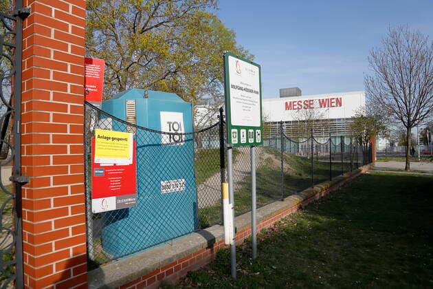 Coronavirus Sars CoV 2 COVID 19 Situation in Vienna Vienna Vienna, 27 03 2020 Blocked Wolfgang Kössner Park Vienna Austria AVN101002384074