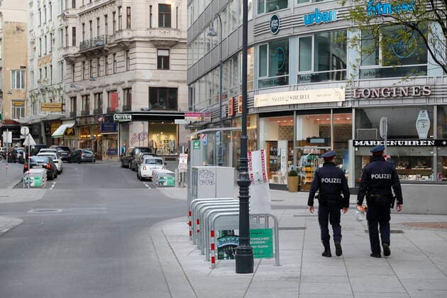 Coronavirus Sars CoV 2 COVID 19 Situation in Vienna Vienna Vienna, 27 03 2020 Police officers on patrol Vienna Austria AVN101002384101
