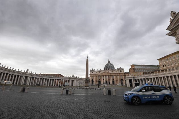 Rome Vatican 27 03 2020 Overview St. Peters Square, Pope Francis I gives the traditional Easter blessing, Urbi et Orbi, in a deserted St. Peters Square