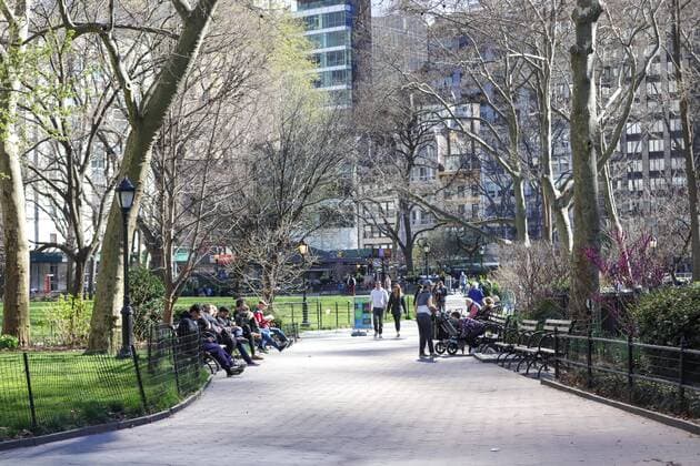 March 27, 2020, New York, NEW YORK, UNITED OF STATES: View of Park Av where New York City blocks some city streets so that the public can walk 2 meters apart during the COVID-19 coronavirus pandemic in New York, United States. New York UNITED OF STATES - ZUMAv122 20200327_zap_v122_042 Copyright: xWilliamxVolcovx