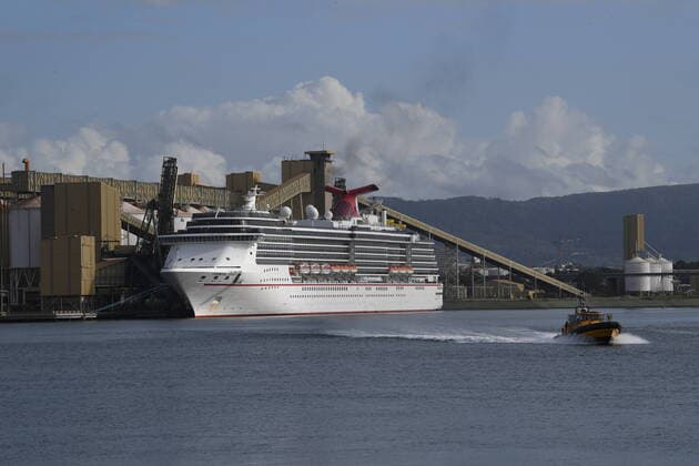 AUSTRALIA CORONAVIRUS COVID-19, The cruise ship Carnival Spirit docks at Port Kembla in Wollongong, Saturday, March 28, 2020. The Federal Government yesterday announced that any international travellers arriving in Australia will be quarantined in a hotel for 14 days before being allowed to return home. ( NO ARCHIVING, EDITORIAL USE ONLY, NO USE IN BOOKS WITHOUT CONSENT SYDNEY NSW AUSTRALIA  Copyright: xDEANxLEWINSx 20200328001460527480