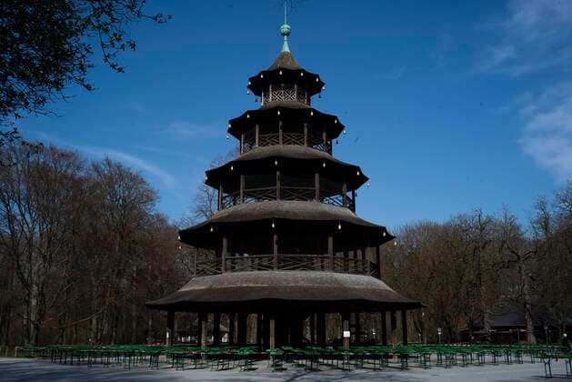 Corona crisis, city centre, deserted, Munich 27 03 2020 In the picture Chinese Tower, English Garden Martin Hangen hanging photo