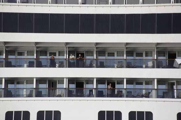 General view of the cruise to the United States that the Panamanian authorities denied permission to transit the Canal and quarantined in Panama City, Panama, 27 March 2020. The Ministry of Health did not give permission to the cruise ship MS Zandaam to transit the Panama Canal, which maintains it in the quarantine area, said Vasquez in a virtual press conference, in which he clarified that the Health authorities have not reported that there is a confirmed case of COVID-19 on board. EFE Carlos Lemos Panama does not allow transit through the Cruise Channel and puts it in quarantine !ACHTUNG: NUR REDAKTIONELLE NUTZUNG!  Copyright: xCarlosxLemosx AME8520 20200328-637209576272487155