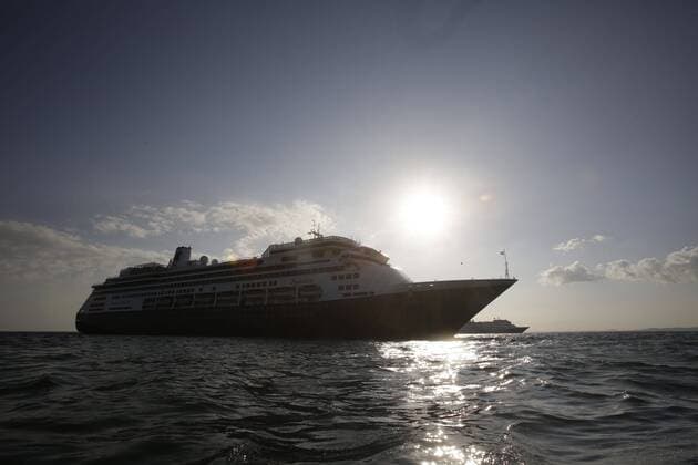 General view of the cruise to the United States that the Panamanian authorities denied permission to transit the Canal and quarantined in Panama City, Panama, 27 March 2020. The Ministry of Health did not give permission to the cruise ship MS Zandaam to transit the Panama Canal, which maintains it in the quarantine area, said Vasquez in a virtual press conference, in which he clarified that the Health authorities have not reported that there is a confirmed case of COVID-19 on board. EFE Carlos Lemos Panama does not allow transit through the Cruise Channel and puts it in quarantine !ACHTUNG: NUR REDAKTIONELLE NUTZUNG!  Copyright: xCarlosxLemosx AME8512 20200328-637209576904755844