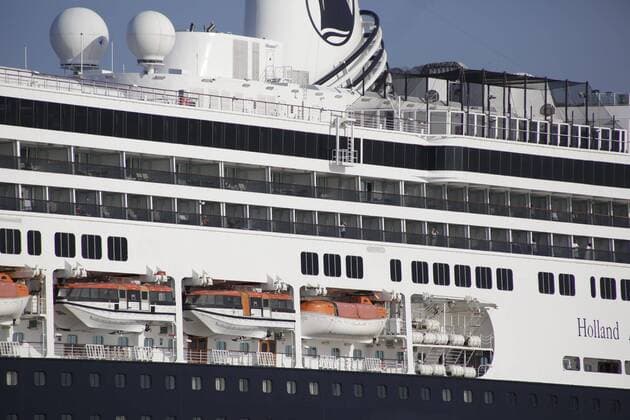 General view of the cruise to the United States that the Panamanian authorities denied permission to transit the Canal and quarantined in Panama City, Panama, 27 March 2020. The Ministry of Health did not give permission to the cruise ship MS Zandaam to transit the Panama Canal, which maintains it in the quarantine area, said Vasquez in a virtual press conference, in which he clarified that the Health authorities have not reported that there is a confirmed case of COVID-19 on board. EFE Carlos Lemos Panama does not allow transit through the Cruise Channel and puts it in quarantine !ACHTUNG: NUR REDAKTIONELLE NUTZUNG!  Copyright: xCarlosxLemosx AME8508 20200328-637209577512844289