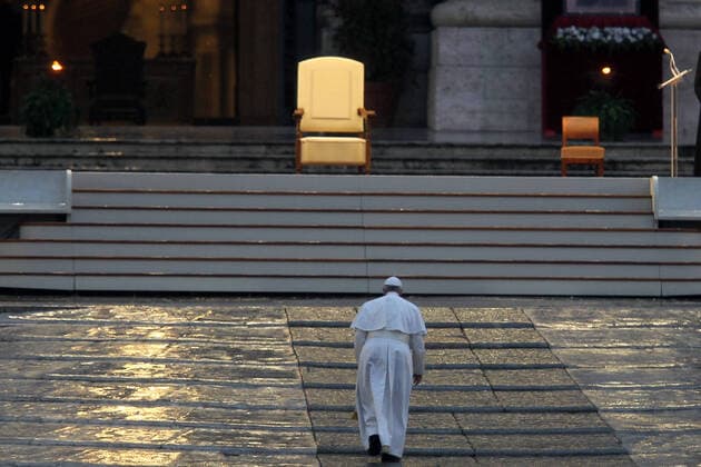Rome: Pope Francis pray to respond to COVID-19 A view of Saint Peter in Rome during the to prayer of Pope Francis to respond to the coronavirus pandemic. During the ceremony in a empty Piazza San Pietro the Pope reads Scriptures, prayers of supplication, and adoration of the Blessed Sacrament; and will conclude giving the Urbi et orbi Blessing, with the possibility of gaining a plenary indulgence.the pope walks the steps Roma Italy Italy Copyright: Giuseppex Pino xFama