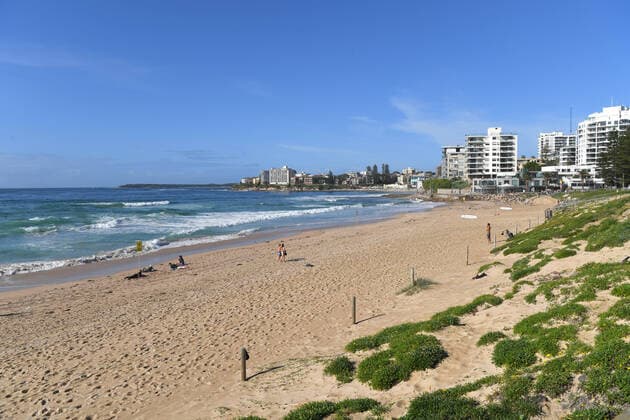 AUSTRALIA CORONAVIRUS COVID-19, A relatively empty Nth Cronulla Beach as the 500 person max gathering law takes place in Sydney, Saturday, March 28, 2020. ( NO ARCHIVING, EDITORIAL USE ONLY, NO USE IN BOOKS WITHOUT CONSENT SYDNEY NSW AUSTRALIA  Copyright: xSIMONxBULLARDx 20200328001460535634
