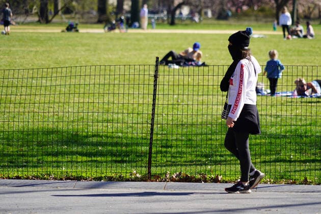 March 27, 2020, New York, New York, USA: New Yorkers in the park during Covid19, .Central Park, NY.March 27, 2020.Photos by , Photos Inc. New York USA - ZUMAms4_ 20200327_zaf_ms4_060 Copyright: xSoniaxMoskowitzx