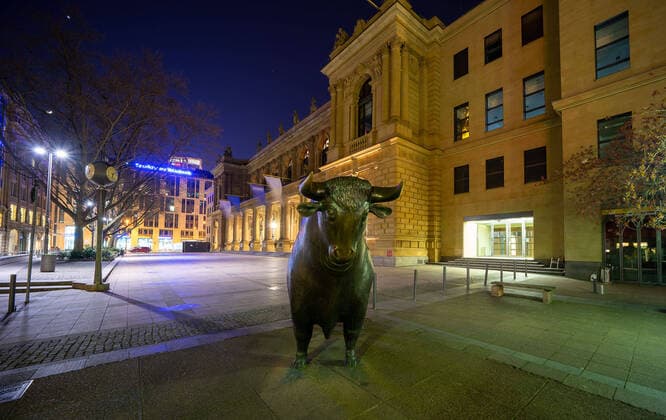 Germany Frankfurt 27 03 2020 in Times of Corona Impressions from Frankfurt the Bull in front of the main entrance of the Frankfurt Stock Exchange Economy Impressions from Frankfurt am Main