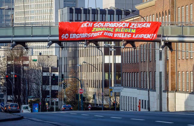 27 03 2020, Essen, Ruhr Area, North Rhine-Westphalia, Germany Corona crisis, a banner demands to stay at home, Alfredstrasse B224 Essen North Rhine-Westphalia Germany