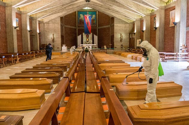 Seriate. Bergamo. Army medical staff clears the coffins in the church of San Giuseppe in Seriate and transports them with the use of five Army trucks killed by COVID19 Coronavirus (Carlo Cozzoli Fotogramma, Seriate - 2020-03-28) p.s. la foto e utilizzabile nel rispetto del contesto in cui e stata scattata, e senza intento diffamatorio del decoro delle persone rappresentate  Copyright: xCarloxCozzolix xFOTOGRAMMAx