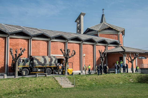 Seriate. Bergamo. Army medical staff clears the coffins in the church of San Giuseppe in Seriate and transports them with the use of five Army trucks killed by COVID19 Coronavirus (Carlo Cozzoli Fotogramma, Seriate - 2020-03-28) p.s. la foto e utilizzabile nel rispetto del contesto in cui e stata scattata, e senza intento diffamatorio del decoro delle persone rappresentate  Copyright: xCarloxCozzolix xFOTOGRAMMAx