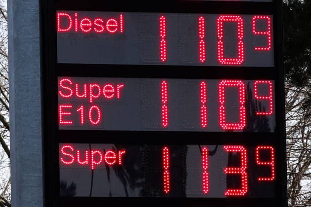 Hanover, Coronavirus causes the price of petrol to drop sharply, petrol station, scoreboard, Tank Point,