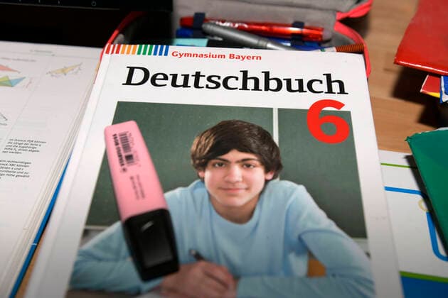 26 02 2020, Children and Family, Modelreleased Children in Bavaria teach from home because of the Corona Pandemic A German textbook for the Gymnasium 26 02 2020, Children and Family, homeschooling 26 02 2020, Children and Family, homeschooling