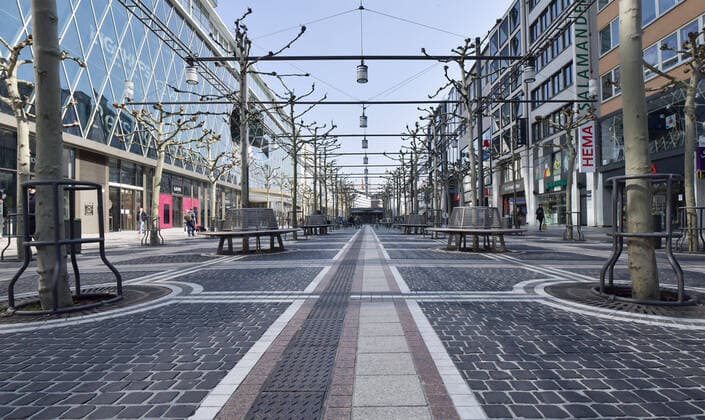 28 03 2020, xblx, Frankfurt on day 6 of the contact ban, only a few people on the Zeil Frankfurt am Main
